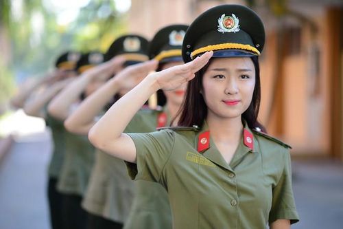 Những tiêu chuẩn chính trị bắt buộc trong các trường Công an nhân dân
