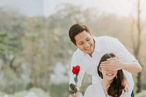 Đàn ông mê đàn bà đẹp, nhưng để cưới họ sẽ chọn người phụ nữ này