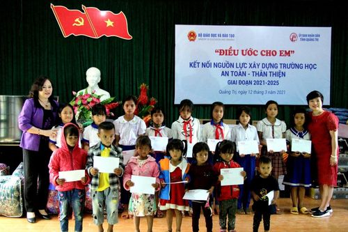 'Điều ước cho em' thắp sáng tương lai học sinh nghèo tỉnh Quảng Trị