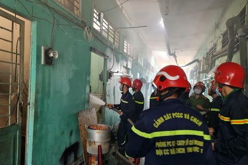 Cháy nhà xưởng, phòng trọ trên quốc lộ 50, nhiều tài sản bị thiêu rụi