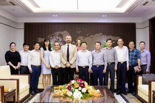 Phó Chủ tịch UBND tỉnh Hà Tĩnh làm việc cùng Tổng Giám đốc Công ty TNHH Bia Carlsberg VN