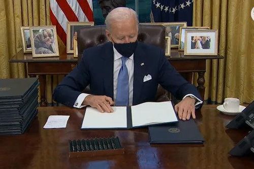 Ông Biden ký thành luật gói cứu trợ 1,9 nghìn tỷ USD