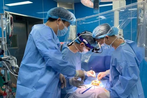 Bác sĩ 'ra lệnh' tim ngừng đập, cứu sống bé gái 5 tháng tuổi