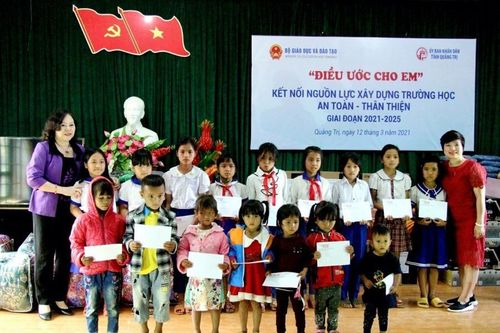 'Điều ước cho em' đến với học sinh Quảng Bình, Quảng Trị