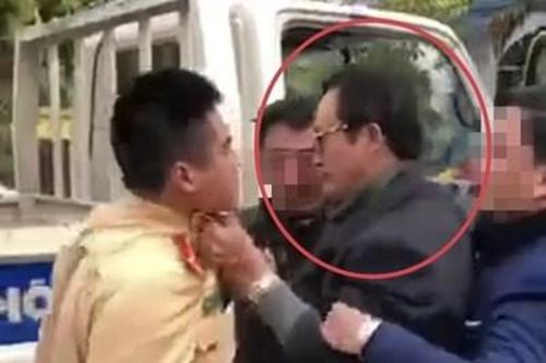 Kỷ luật Cảnh cáo Chi Cục trưởng say rượu, túm cổ áo Cảnh sát giao thông