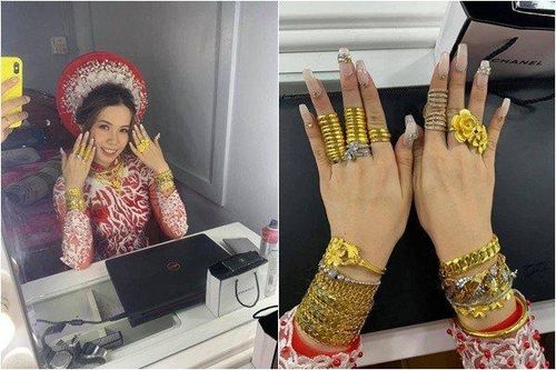 Choáng với cô dâu 'gồng mình' đeo vàng nặng trĩu trong ngày cưới