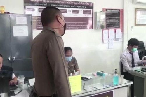 Phì cười lý do vợ dính cả bản sao đăng ký kết hôn lên áo chồng