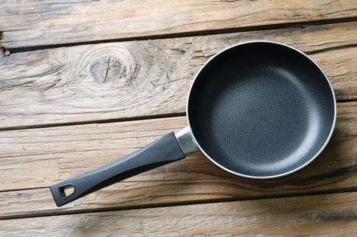 Những sai lầm tai hại khi sử dụng chảo chống dính gây ảnh hưởng sức khỏe nghiêm trọng