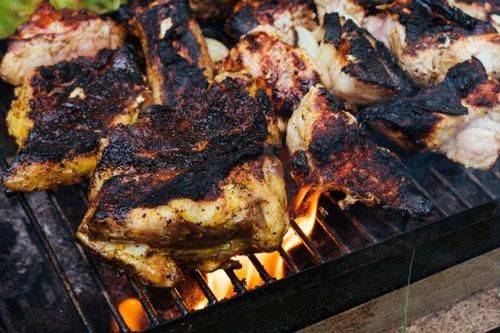 Tuyệt chiêu giúp bà nội trợ khử mùi cháy ở thức ăn hiệu quả