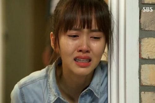 Chật vật 'phục kích' đánh ghen chồng, tôi sốc ngất với cảnh tượng bên trong khi cánh cửa khách sạn vừa bật mở