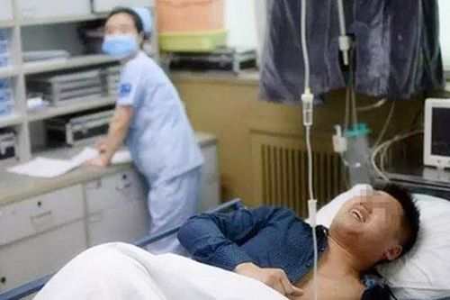 Người đàn ông có cả trăm viên sỏi thận vì thói quen này