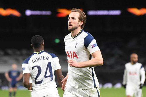 Arsenal, Tottenham đặt một chân vào tứ kết Europa League