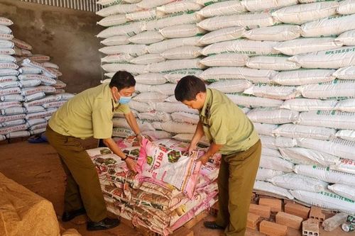 Gia Lai: Tạm giữ gần 1 tấn phân bón hết hạn sử dụng