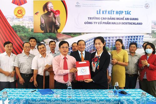 Học sinh, sinh viên Trường Cao đẳng Nghề An Giang được tư vấn tuyển sinh du học và làm việc tại Đức