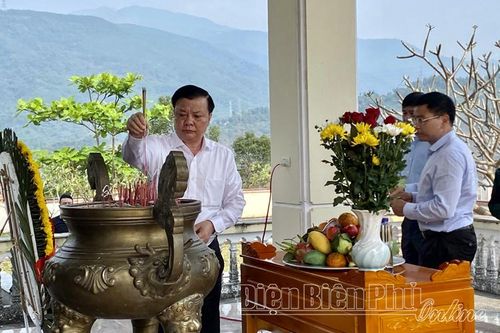 Ủy viên Bộ Chính trị Đinh Tiến Dũng thăm một số điểm TĐC Thủy điện Sơn La tại thị xã Mường Lay