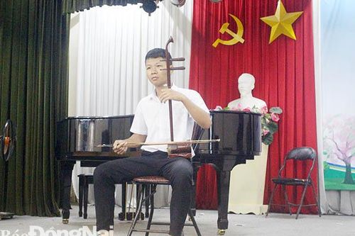 Vượt khó để theo đuổi đam mê nghệ thuật