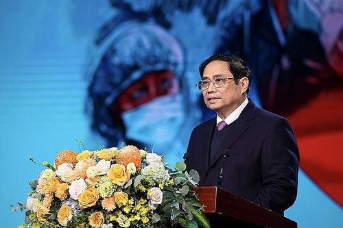 Khẩn trương ban hành chính sách đặc thù với nhân viên y tế