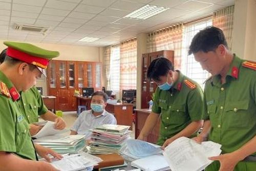 An Giang: 3 cán bộ thuế bị bắt