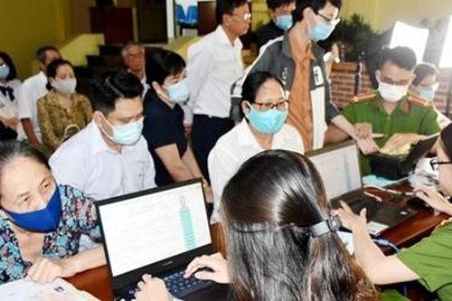 Lực lượng Công an dốc sức ngày đêm cấp căn cước công dân
