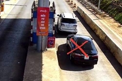 Tài xế 3 lần 'thông chốt' trạm thu phí để... trốn vé
