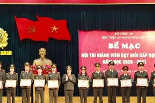 Học viện ANND khen thưởng các giảng viên dạy giỏi