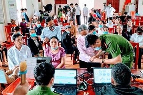 Công an Hà Tĩnh cấp thẻ CCCD cả ngày nghỉ
