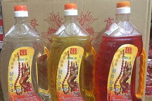 Uống nhầm dầu thắp đèn, bé trai 13 tháng tuổi nguy kịch