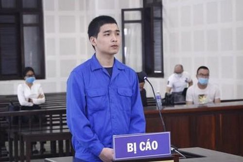 Chém chết người nhìn lén bạn gái trong nhà vệ sinh