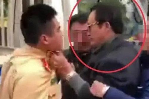 Chi cục trưởng say xỉn, túm áo CSGT ở Tuyên Quang bị kỷ luật cảnh cáo
