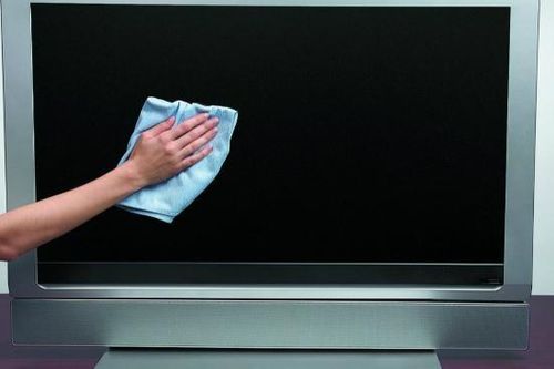 6 sai lầm ngớ ngẩn khi lau màn hình khiến tivi nhanh hỏng