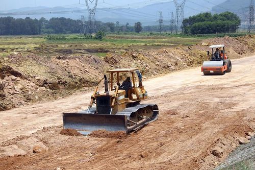 Cao tốc Bắc - Nam gặp khó khăn do khan hiếm nguồn vật liệu