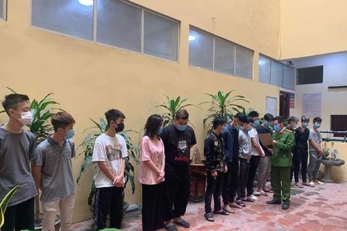 Bắt giữ nhóm thanh niên cầm giáo hỗn chiến trên phố