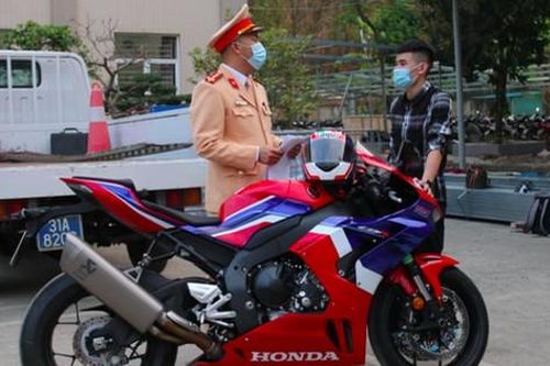 Nam thanh niên phóng xe 299km/h trên Đại lộ Thăng Long trần tình sau khi bị phạt 10,5 triệu đồng