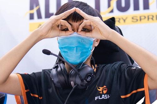 Team Flash hạ gục V Gaming trong ngày Gray thế chỗ ADC