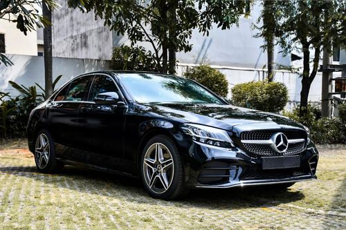 Dưới 1,5 tỷ đồng, chọn Mercedes-Benz C 180 AMG hay Honda Accord?