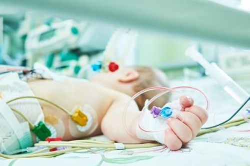 Bệnh nhi 3 tuổi tử vong trên đường chuyển viện