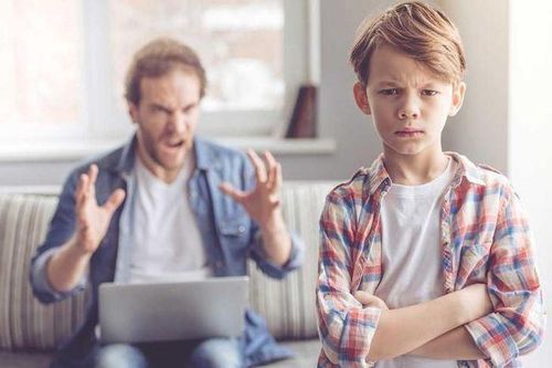 Cha mẹ đừng biến mình thành 'cỗ máy phục vụ con cái'