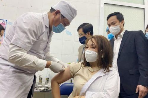 Bộ Y tế yêu cầu điều tra nguyên nhân 12 ca phản ứng nặng sau tiêm vắc xin COVID-19