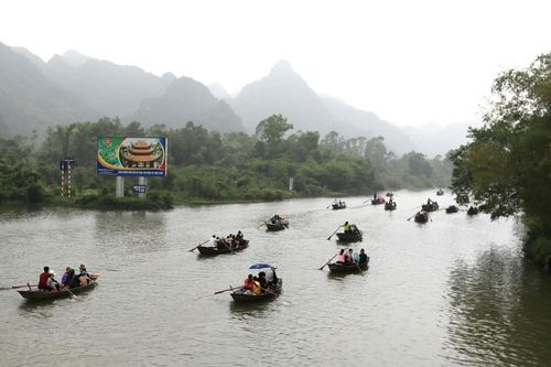 Khu di tích chùa Hương chính thức mở cửa trở lại