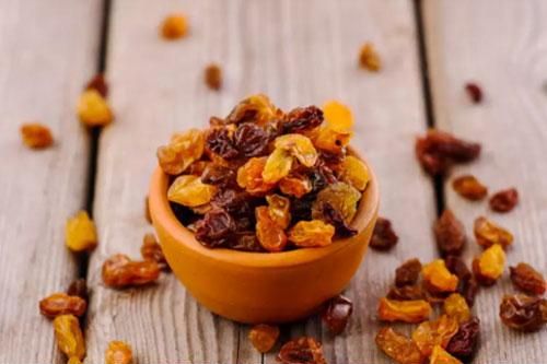 Tác dụng khi ăn một vài hạt nho khô mỗi ngày