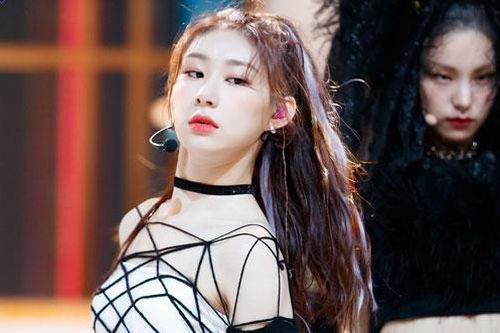 Mới 20 tuổi, cỗ máy nhảy của ITZY liên tục bị đau lưng, không thể cúi người khi thực hiện vũ đạo