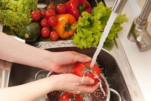 Phòng ngộ độc thực phẩm trong ngày nắng nóng