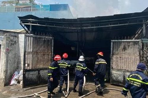 Hai vụ cháy liên tiếp ở Gò Vấp, một xe tải bị thiêu rụi