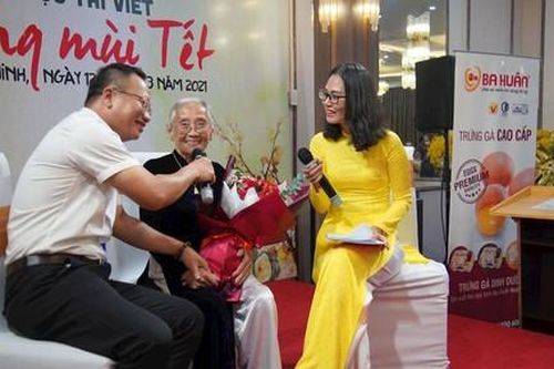 Tác giả 90 tuổi đoạt hai giải thưởng 'Nhớ thương mùi Tết'
