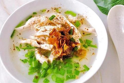 Ngon bổ mà không béo nhờ món cháo ức gà xé làm từ cơm nguội