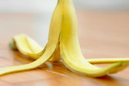 Ăn chuối xong đừng vội vứt vỏ đi, bởi nó có tới 8 công dụng tuyệt vời mà bạn không ngờ tới