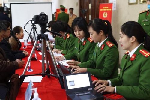 Hộ khẩu ở tỉnh khác có được làm thẻ căn cước gắn chíp ở Hà Nội?