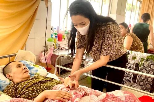Á hậu Trịnh Kim Chi kêu gọi ủng hộ nghệ sĩ Hoàng Lan