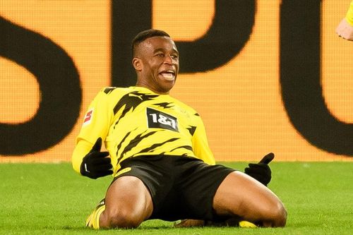 Thần đồng 16 tuổi solo ghi bàn cho Dortmund