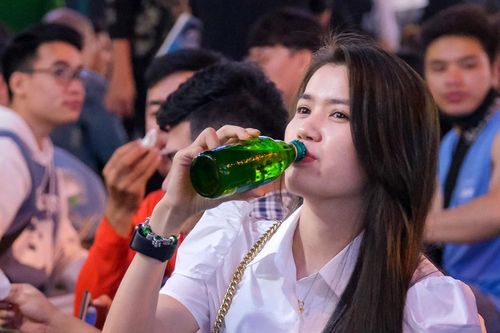 Phố bia vỉa hè Tạ Hiện tấp nập trở lại